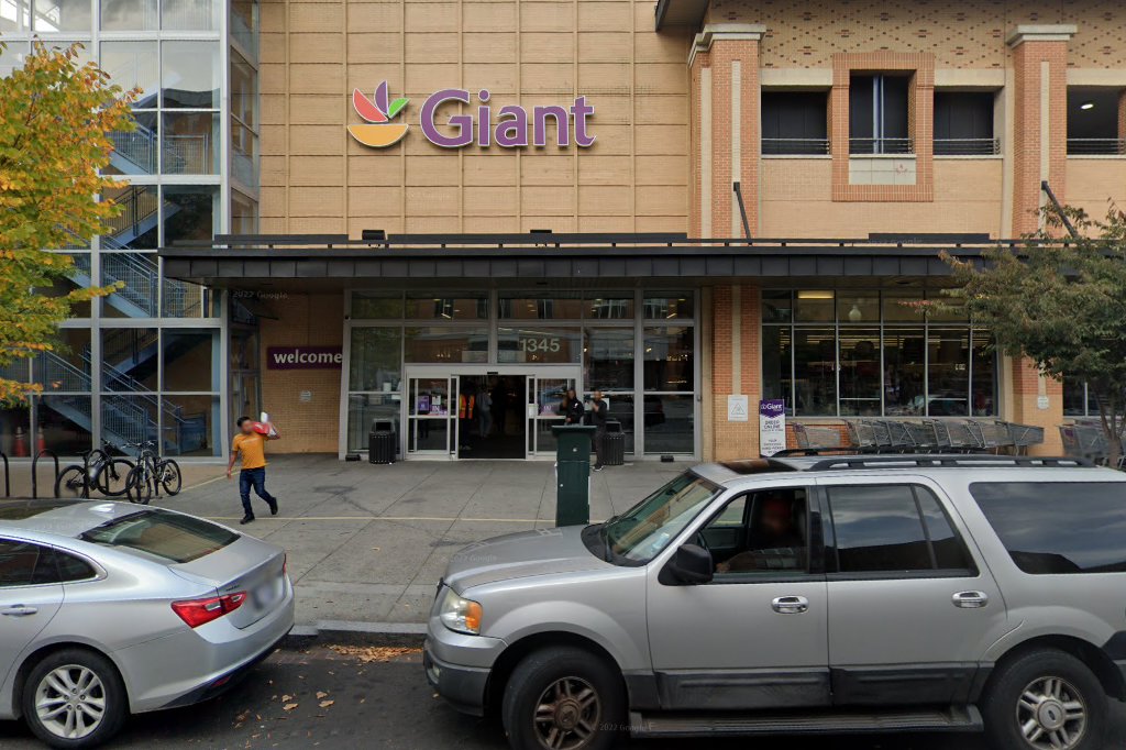 Giant Pharmacy